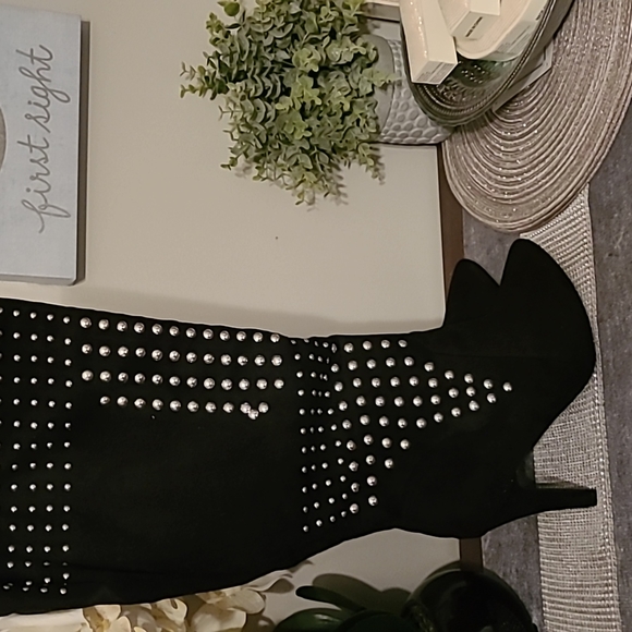 Ashley Stewart Woman 12W, 3.5 inch heel black boots - Picture 2 of 5